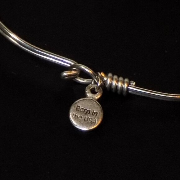 New Luca & Danni Footprints In the Sand Hidden Message Heart Bracelet. - Picture 3 of 6